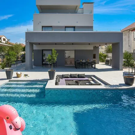 Omnia Villa